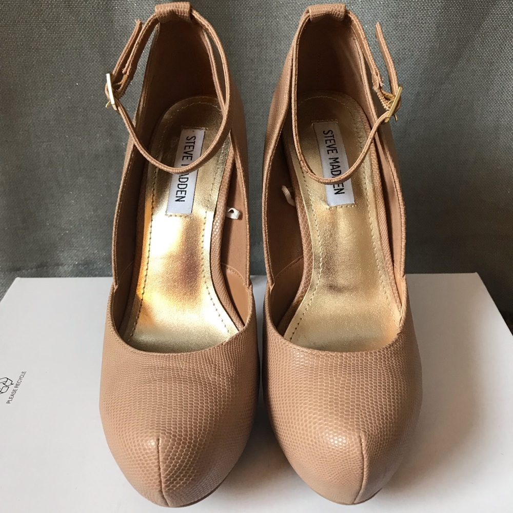 Steve Madden Nude platform heels